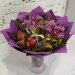 Букет с орхидеями, орехами и сухофруктами