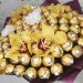Сладкий букет с конфетами Ferrero Rocher и орхидеями