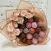 Клубника в шоколаде (20 ягод) с цветами 