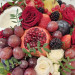 Букет из цветов и фруктов