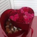 Композиция из роз и клубники в шоколаде в форме сердца