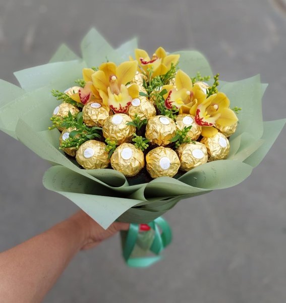 DIY МК Орхидея из бумаги. Букет из конфет. Цветы из гофробумаги