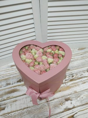 Розы и сладости в коробочке с секретом «Нежное сердце»