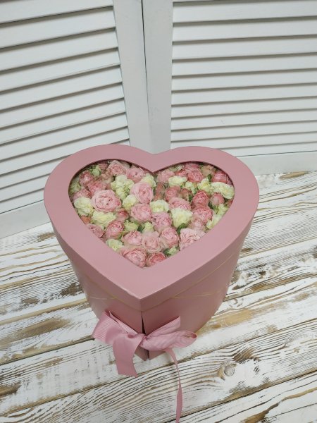 Розы и сладости в коробочке с секретом «Нежное сердце»