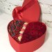 Красные розы с ягодами, макарунами в коробочке в виде сердца