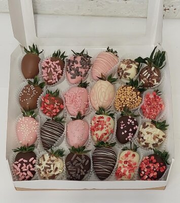 Клубника в шоколаде 24 ягоды в коробке №19
