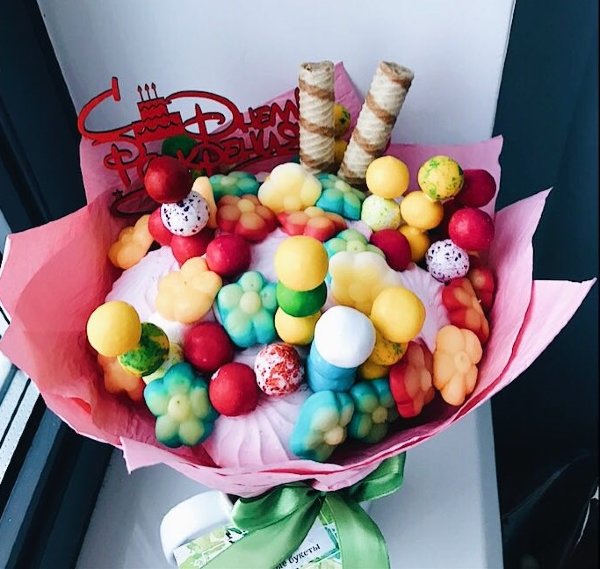 Зефирный детский букет с маршмеллоу, желейками и вафельными трубочкамикупить в Москве с доставкой