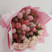 Клубника в шоколаде (31 ягода) с цветами 
