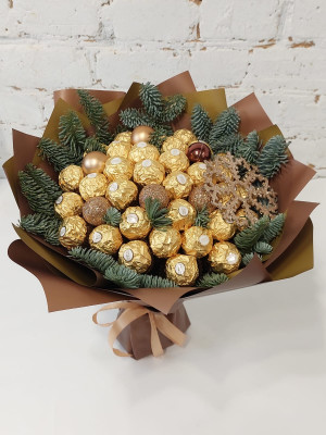 Новогодний букет с конфетами Ferrero Rocher