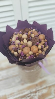 Ореховый букет с шишкой и сухоцветами